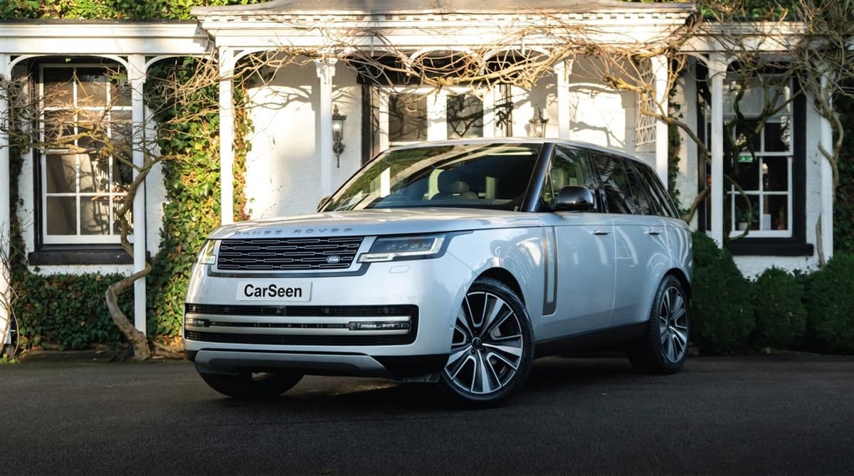 Pale blue Range Rover Vogue with CarSeen registration in front of a white country house