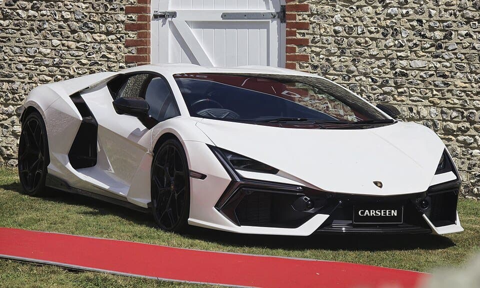2024 Lamborghini Revuelto